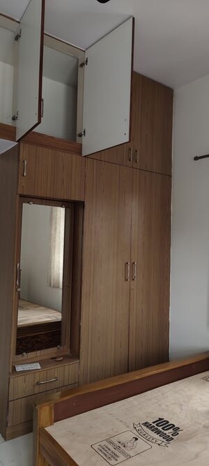 Furnished Amenities in 2 BHK Apartment at Indiranagar – for Rent