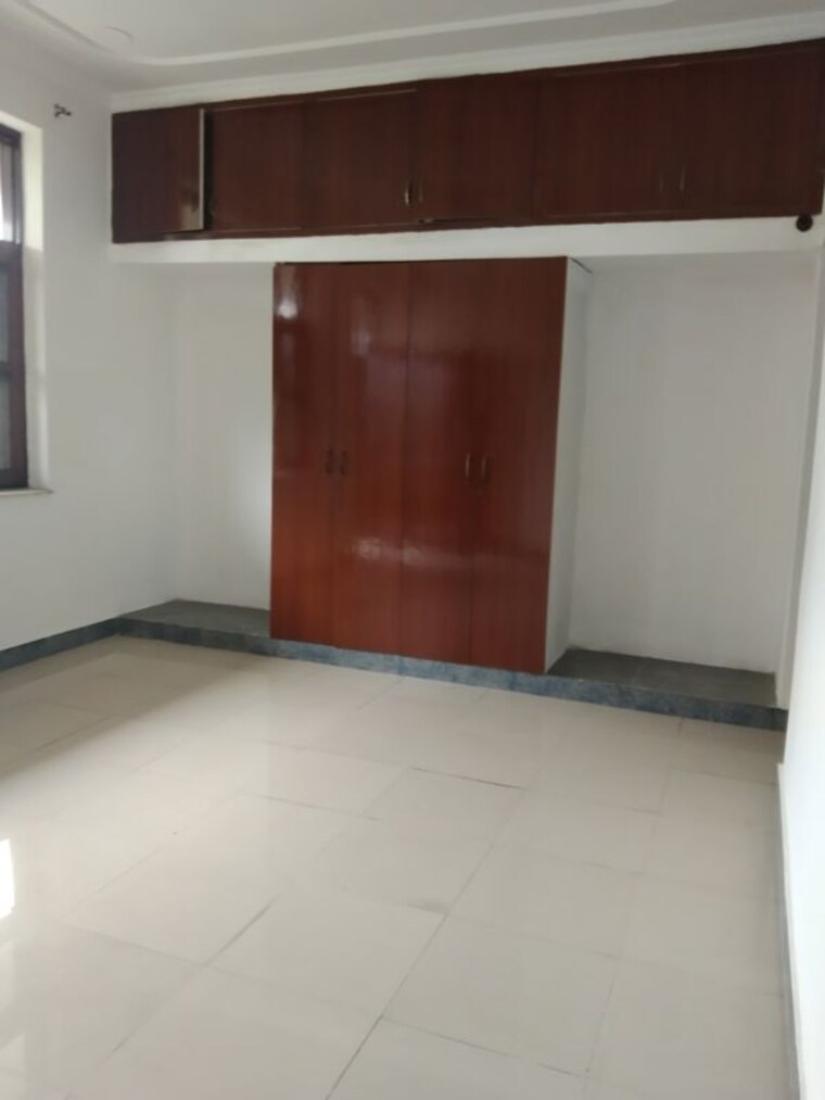 Room, sector 23 3 Bedroom 2000 Sq.Ft. Villa In Sector 23 Gurgaon 10556793
