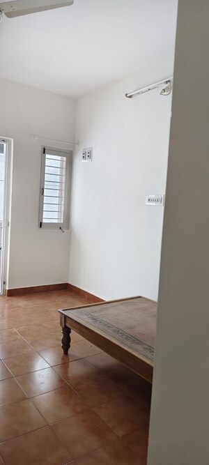 Room in 1 BHK Builder Floor at Halasuru – for Rent