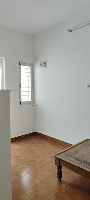 Room in 1 BHK Builder Floor at Halasuru – for Rent