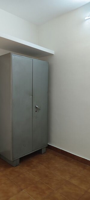 Furnished Amenities in 1 BHK Builder Floor at Halasuru – for Rent