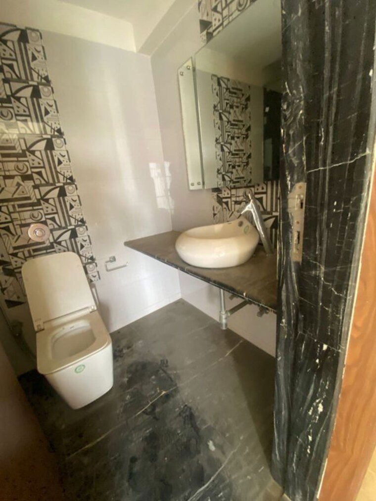 Bathroom, khar west 3 Bedroom 950 Sq.Ft. Apartment In Khar West Mumbai 10556843
