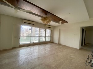 Room in 3 BHK Apartment at Khar West – for Sale