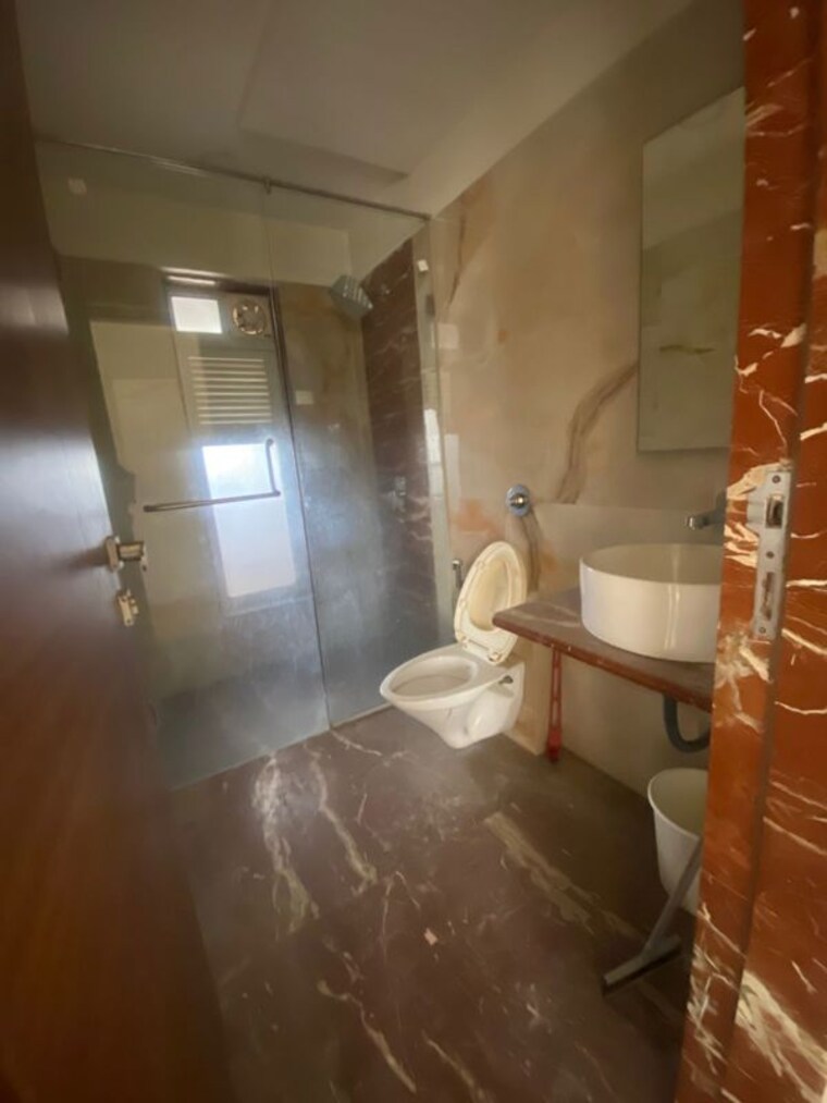Attached Bathroom, khar west 3 Bedroom 950 Sq.Ft. Apartment In Khar West Mumbai 10556843