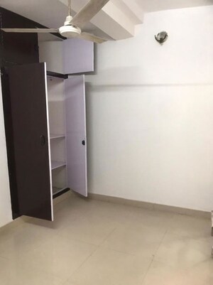 Room in 2 BHK Apartment at Sector 17 Dwarka – for Rent