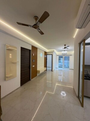 Building Lobby in 3 BHK Apartment at Smart World Orchard, Sector 61 – for Rent
