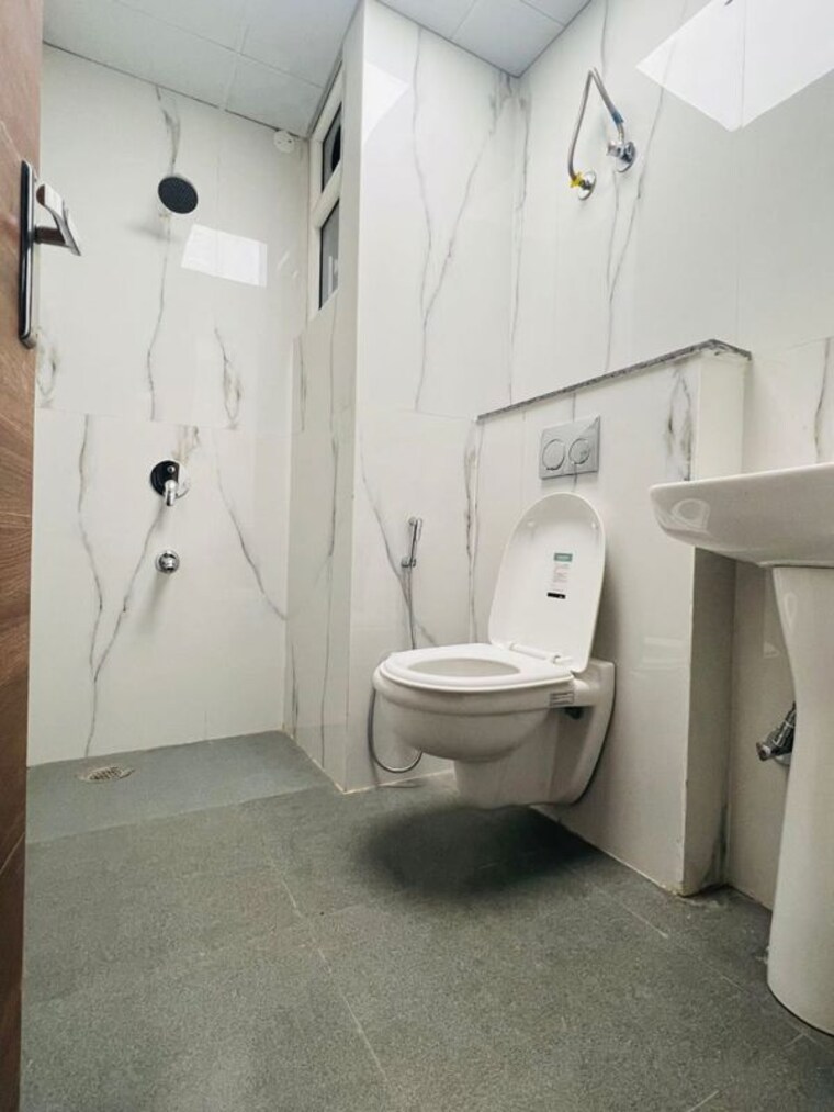 Bathroom, motia-harmony-greens 5 Bedroom 3033 Sq.Ft. Apartment In Kishanpura Zirakpur 10556859