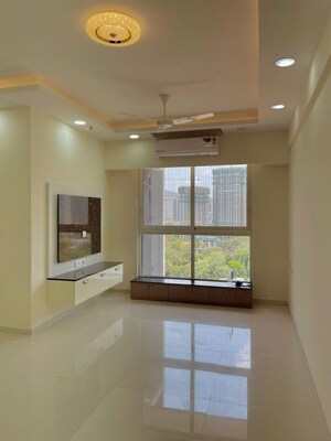 Room in 3 BHK Apartment at Sheth Zuri, Laxmi Nagar – for Rent