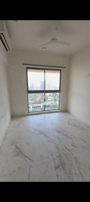 Room in 2 BHK Apartment at JP Eminence, Andheri West – for Rent