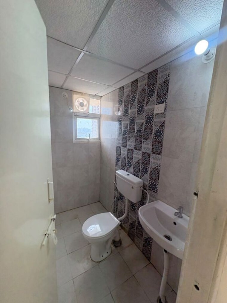 Bathroom, signature-the-millennia-3 2 Bedroom 1000 Sq.Ft. Apartment In Sector 37d Gurgaon 10556882