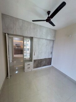 2 BHK Apartment For Rent in Signature The Millennia 3