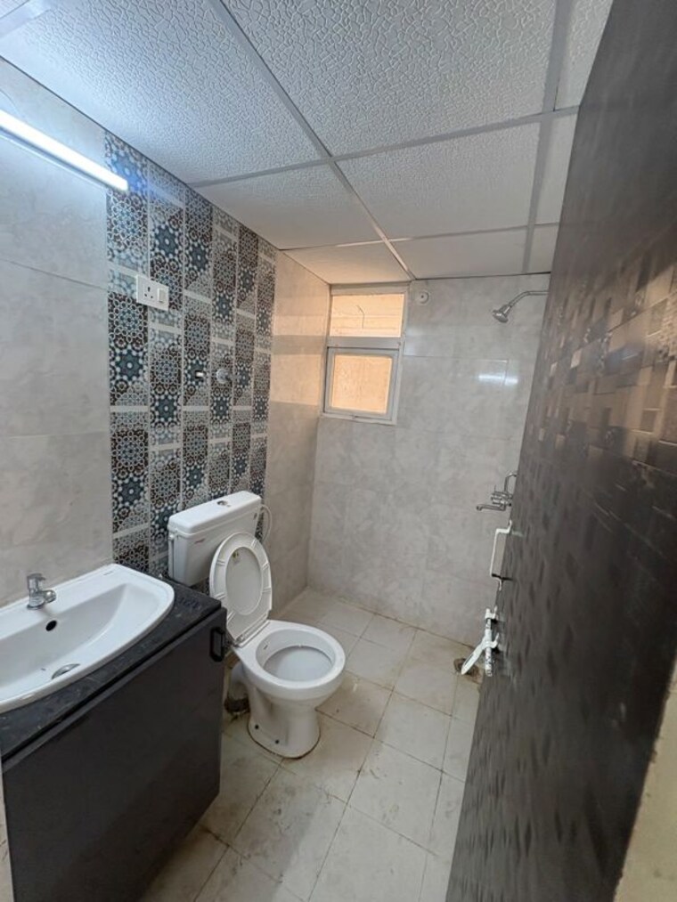 Bathroom, signature-the-millennia-3 2 Bedroom 1000 Sq.Ft. Apartment In Sector 37d Gurgaon 10556901