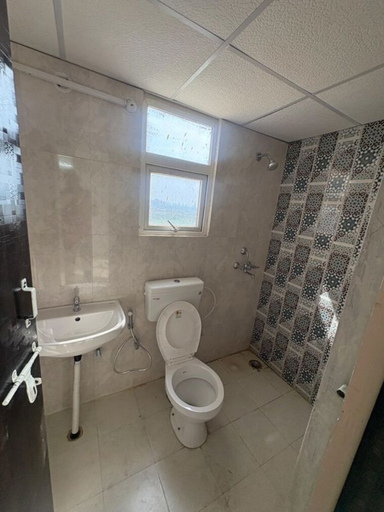 Bathroom, signature-the-millennia-3 2 Bedroom 1000 Sq.Ft. Apartment In Sector 37d Gurgaon 10556901