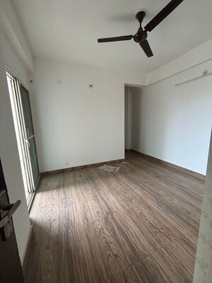 Room in 2 BHK Apartment at Supertech EcoVillage III, Sector 16b Greater Noida – for Rent
