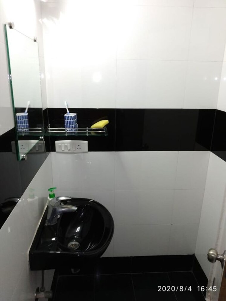 Bathroom, bandra west 3 Bedroom 1050 Sq.Ft. Apartment In Bandra West Mumbai 10556932