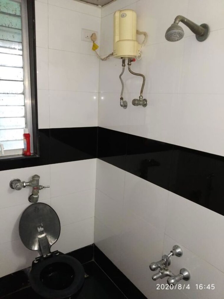 Bathroom, bandra west 3 Bedroom 1050 Sq.Ft. Apartment In Bandra West Mumbai 10556932