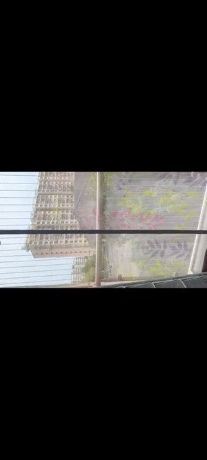 Room in 1 BHK Apartment at Mahindra Vivante, Andheri East – for Rent
