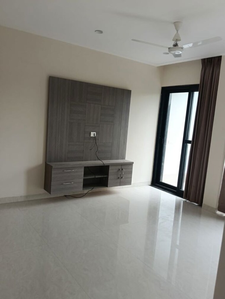 Room, sector 11 4 Bedroom 4500 Sq.Ft. Builder Floor In Sector 11 Chandigarh 10556924