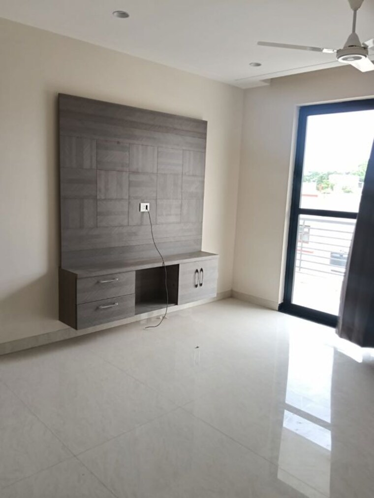 Room, sector 11 4 Bedroom 4500 Sq.Ft. Builder Floor In Sector 11 Chandigarh 10556924