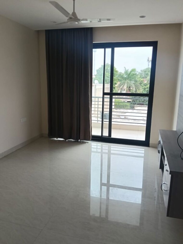 Room, sector 11 4 Bedroom 4500 Sq.Ft. Builder Floor In Sector 11 Chandigarh 10556924