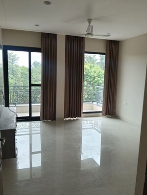 Room in 4 BHK Builder Floor at Sector 11 – for Rent