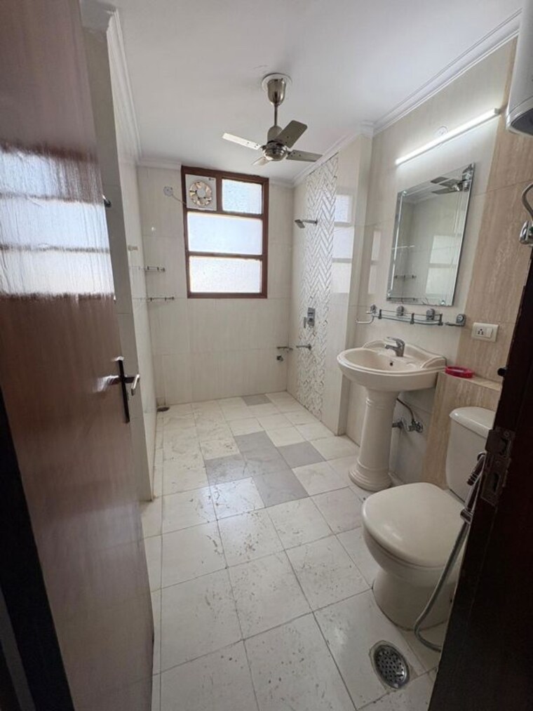Bathroom, arzoo-apartment 4 Bedroom 3256 Sq.Ft. Apartment In Sector 51 Gurgaon 10556934