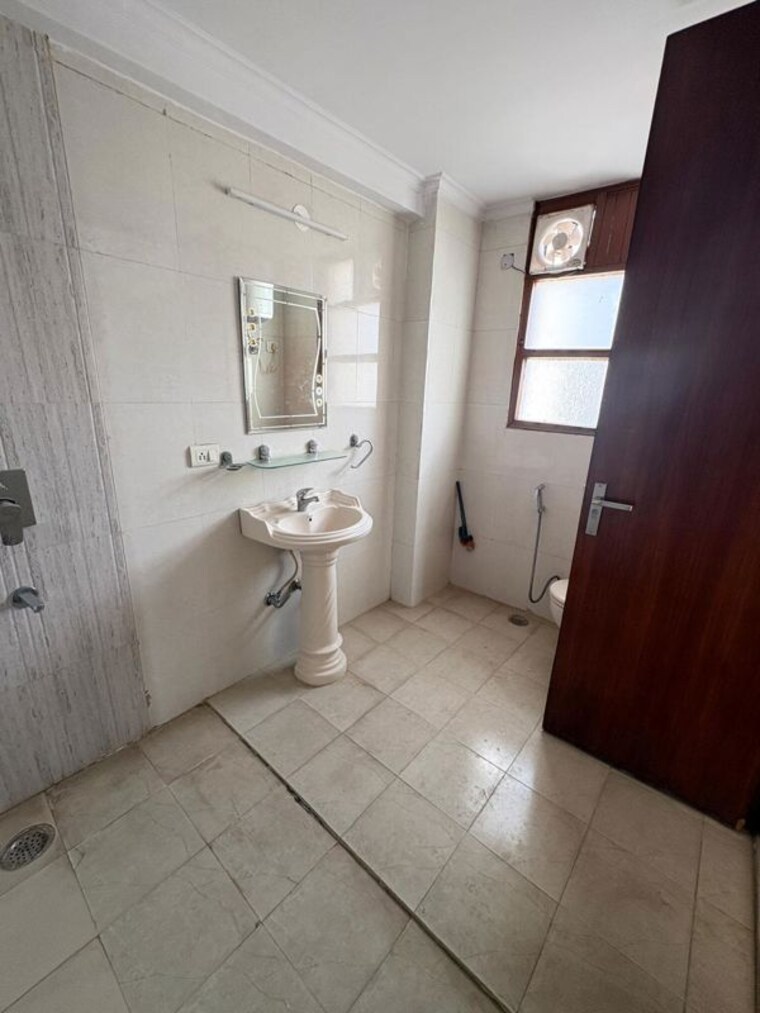 Bathroom, arzoo-apartment 4 Bedroom 3256 Sq.Ft. Apartment In Sector 51 Gurgaon 10556934