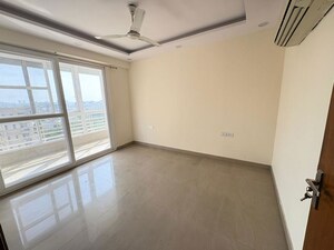 Room in 4 BHK Apartment at Arzoo Apartment, Sector 51 – for Rent