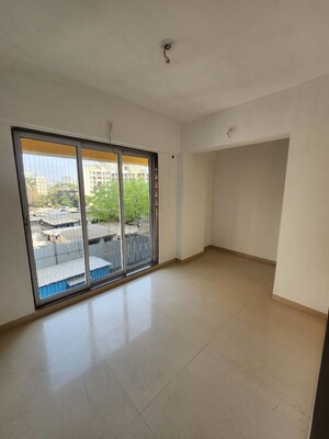 Room in 2 BHK Apartment at Dem Phoenix, Malad East – for Rent