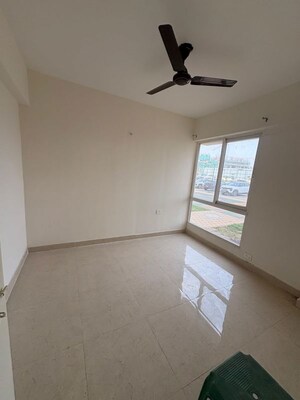 Room in 2 BHK Apartment at Signature The Millennia 3, Sector 37d – for Rent