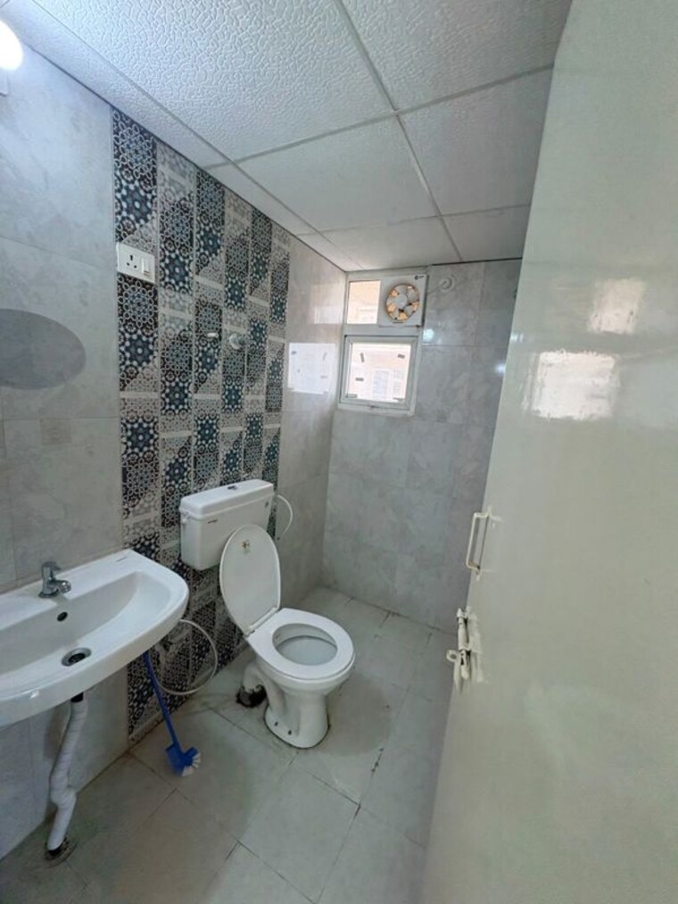 Bathroom, signature-the-millennia-3 2 Bedroom 1000 Sq.Ft. Apartment In Sector 37d Gurgaon 10556946