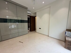 Room in 3 BHK Apartment at MS Gateway, Juhu Road – for Rent