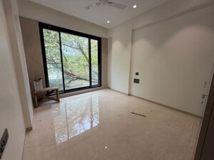 Room in 3 BHK Apartment at MS Gateway, Juhu Road – for Rent
