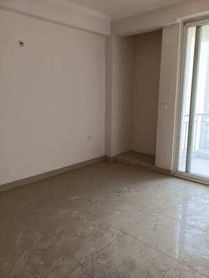 Room in 3 BHK Apartment at Amrapali Kingswood, Sector 4 Greater Noida – for Sale