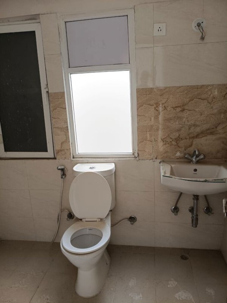 Bathroom, amrapali-kingswood 3 Bedroom 1595 Sq.Ft. Apartment In Sector 4 Greater Noida Greater Noida 10396869