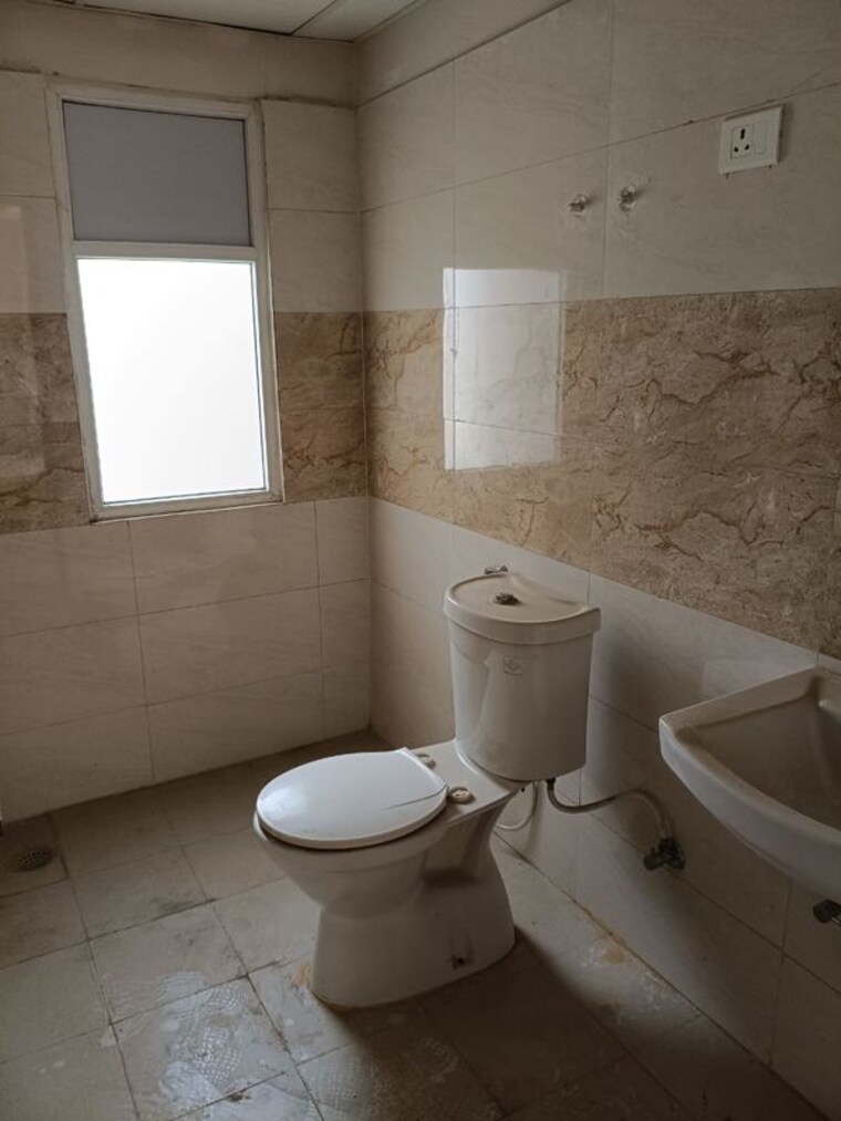 Bathroom, amrapali-kingswood 3 Bedroom 1595 Sq.Ft. Apartment In Sector 4 Greater Noida Greater Noida 10396869