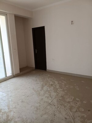 Room in 3 BHK Apartment at Amrapali Kingswood, Sector 4 Greater Noida – for Sale