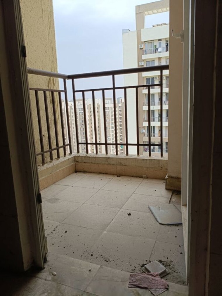 Balcony, amrapali-kingswood 3 Bedroom 1595 Sq.Ft. Apartment In Sector 4 Greater Noida Greater Noida 10396869