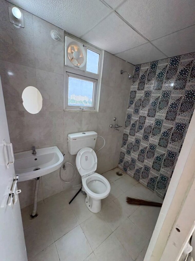 Bathroom, signature-the-millennia-3 2 Bedroom 1000 Sq.Ft. Apartment In Sector 37d Gurgaon 10556969