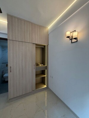 Room in 3 BHK Apartment at Smart World Orchard, Sector 61 – for Rent