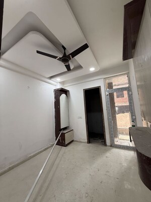 Building Lobby in 3 BHK Builder Floor at Sector 21 – for Rent