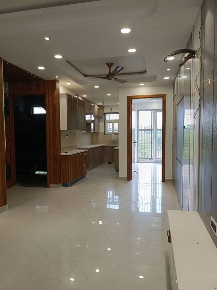 Room, bptp-district-3 3 Bedroom 180 Sq.Yd. Builder Floor In Sector 85 Faridabad 10557019