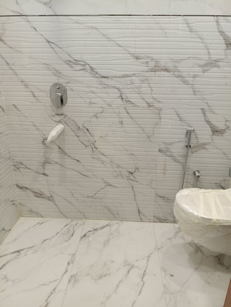 Bathroom, bptp-district-3 3 Bedroom 180 Sq.Yd. Builder Floor In Sector 85 Faridabad 10557019