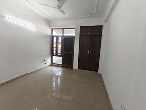 Room in 3 BHK Builder Floor at Sector 21 – for Rent