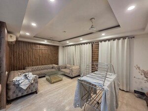 Bedroom in 3 BHK Builder Floor at Sector 23 – for Rent