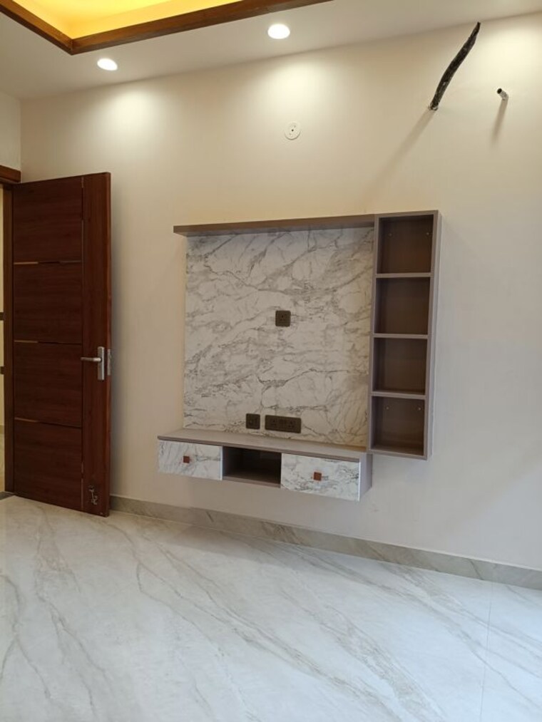 Room, bptp-district-3 3 Bedroom 180 Sq.Yd. Builder Floor In Sector 85 Faridabad 10557075