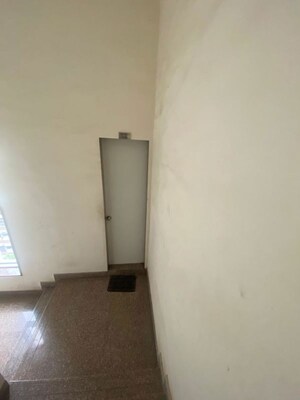Room in 2 BHK Apartment at Khar West – for Sale