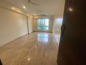 Room in 2 BHK Apartment at Khar West – for Sale