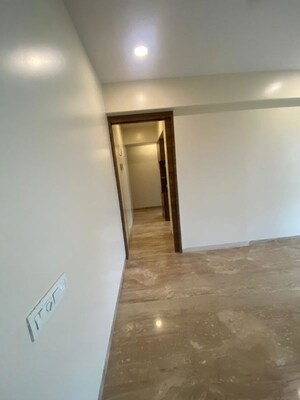 Room in 2 BHK Apartment at Khar West – for Sale