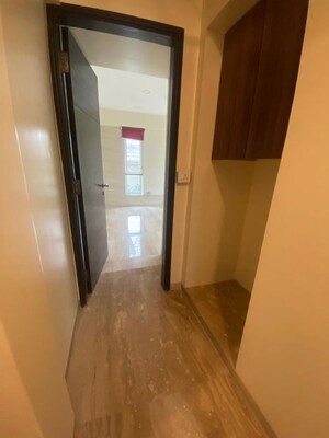 2 BHK Apartment – Entrance View at Khar West - for Sale